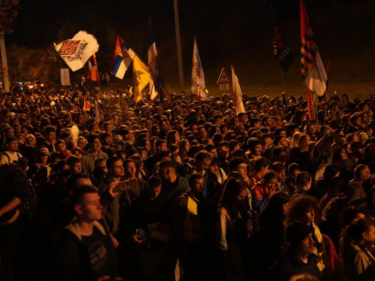 Serbia: Protestele continuă după ce preşedintele Vucic a anunţat că va demisiona