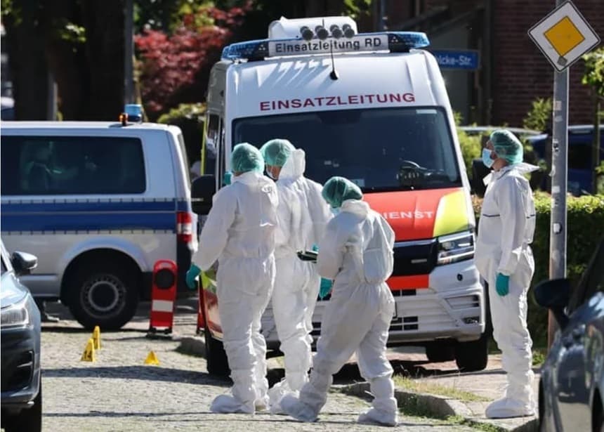 Şase morţi în atacul armat din Germania. Autorul faptelor, un cetăţean turc născut în Germania, reţinut, se afla într-un conflict cu privire la tutela fiicei sale de trei luni. Mama şi bebeluşul, tefere. Patru femei şi doi bărbaţi, lucrători sociali, uciş