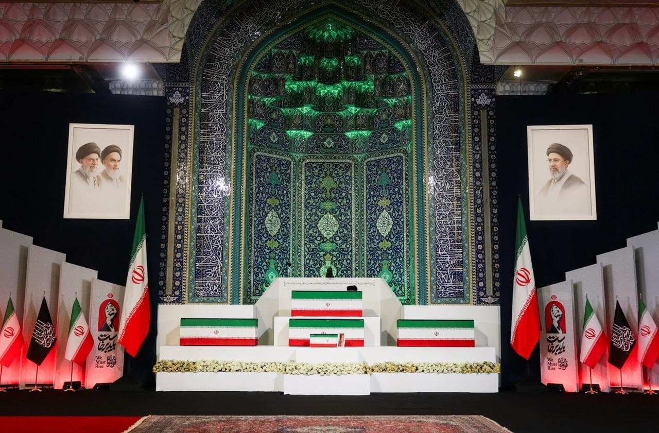 A doua zi a funeraliilor naţionale la Teheran a început o mare rugăciune în memoria liderului suprem Ali Khamenei/ Evenimentul, o demonstraţie de coeziune şi forţă, în plină perioadă de negocieri cu SUA/ VIDEO