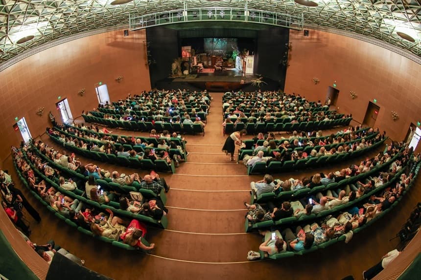 Primăria şi Consiliul Judeţean Braşov nu au alocat nicio finanţare publică pentru sectorul cultural independent