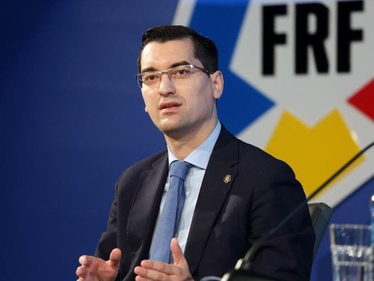 UPDATE - Răzvan Burleanu: Starea medicală a domnului Mircea Lucescu este stabilă. Imediat cum a ajuns la spital, îşi dorea să revină, e un om foarte determinat