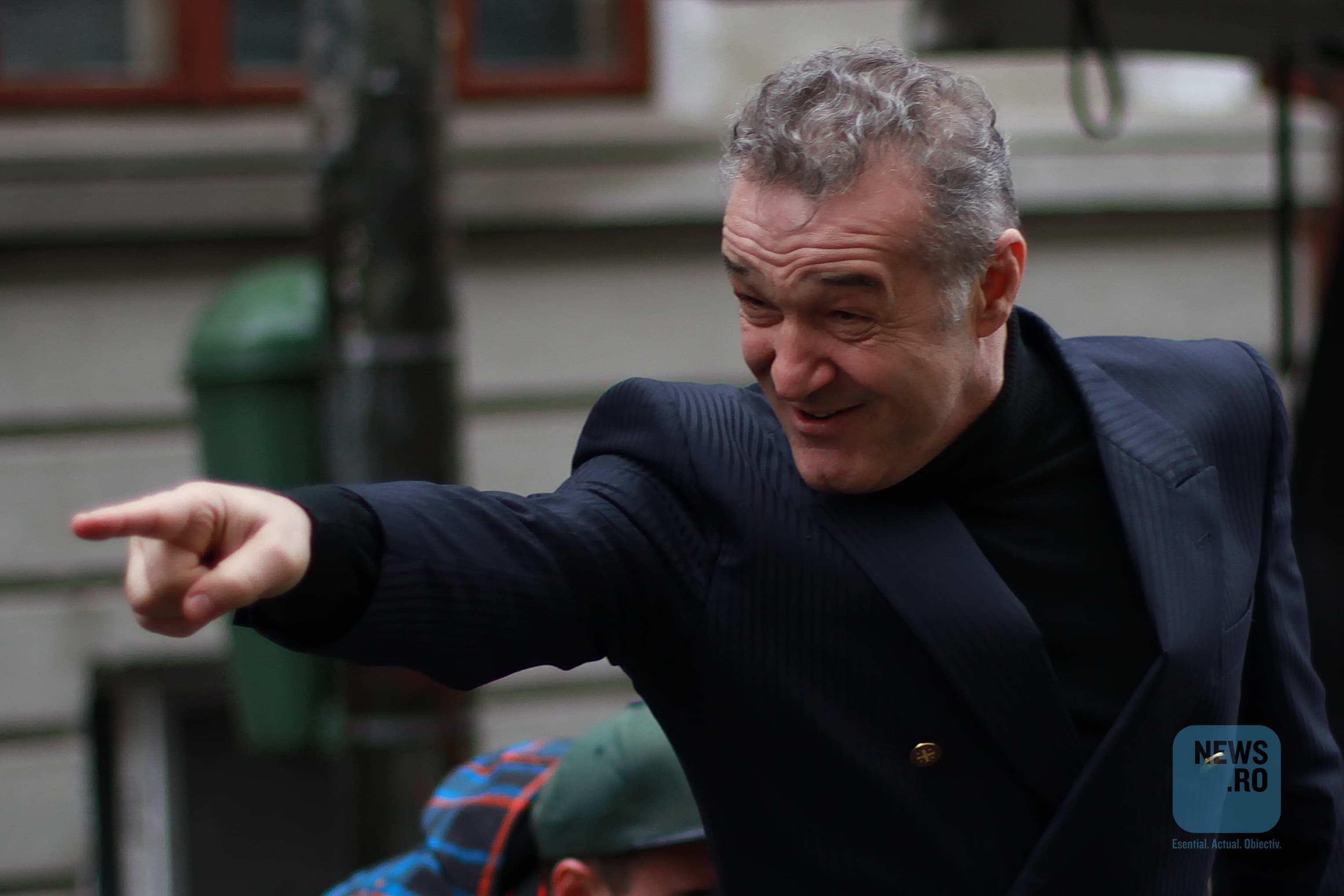Gigi Becali a rămas trei luni fără permis auto chiar în noaptea de Înviere/ Poliţiştii Brigăzii Rutiere l-au prins conducând cu 109 km/h pe un sector de drum cu limita de 40 km/h