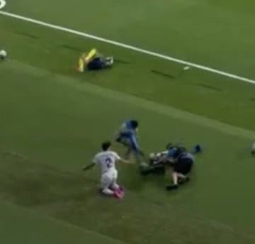 Cupa Mondială 2026: Abdukodir Khusanov (Uzbekistan) a doborât un cameraman la meciul cu Columbia - VIDEO