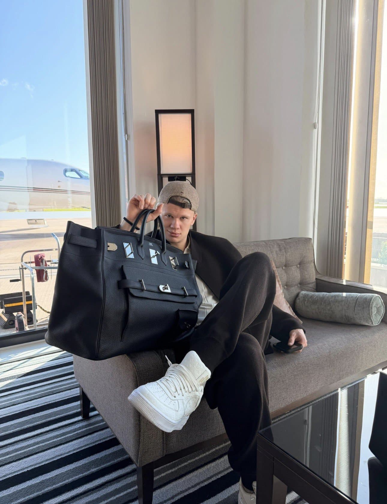 „Haaland susţine suferinţe atroce” - PETA îl critică pe fotbalistul norvegian pentru genţile sale Hermès