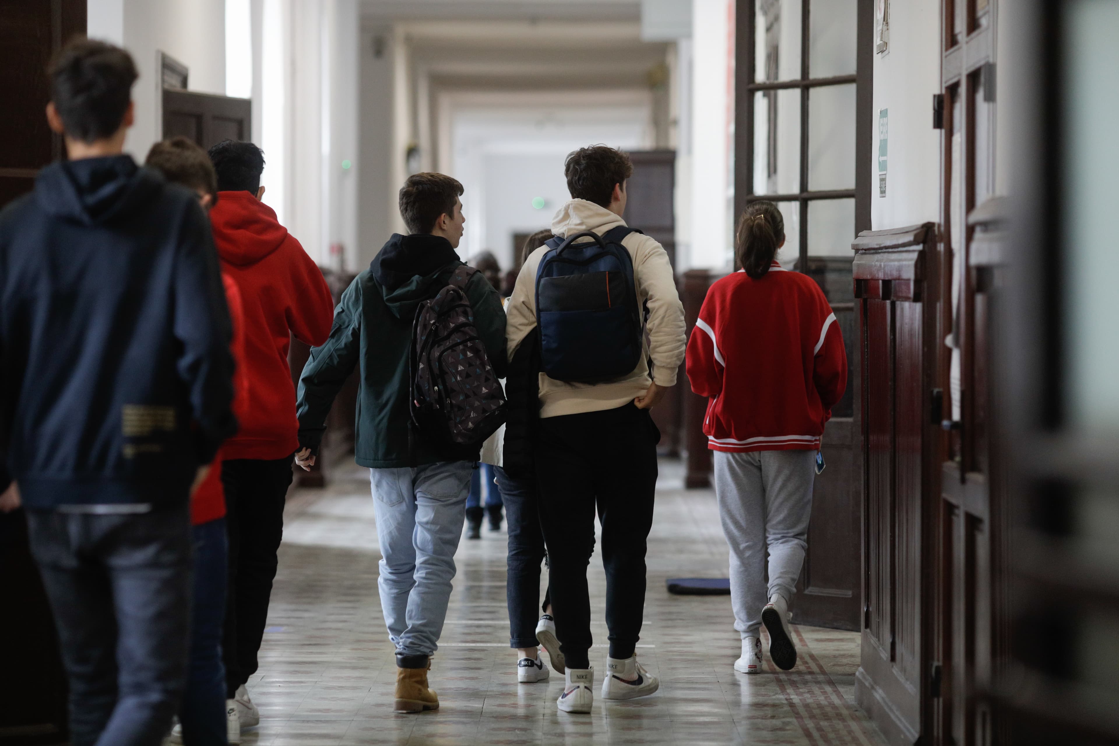 Şcolile din Los Angeles impun limite privind timpul petrecut în faţa ecranului în sala de clasă