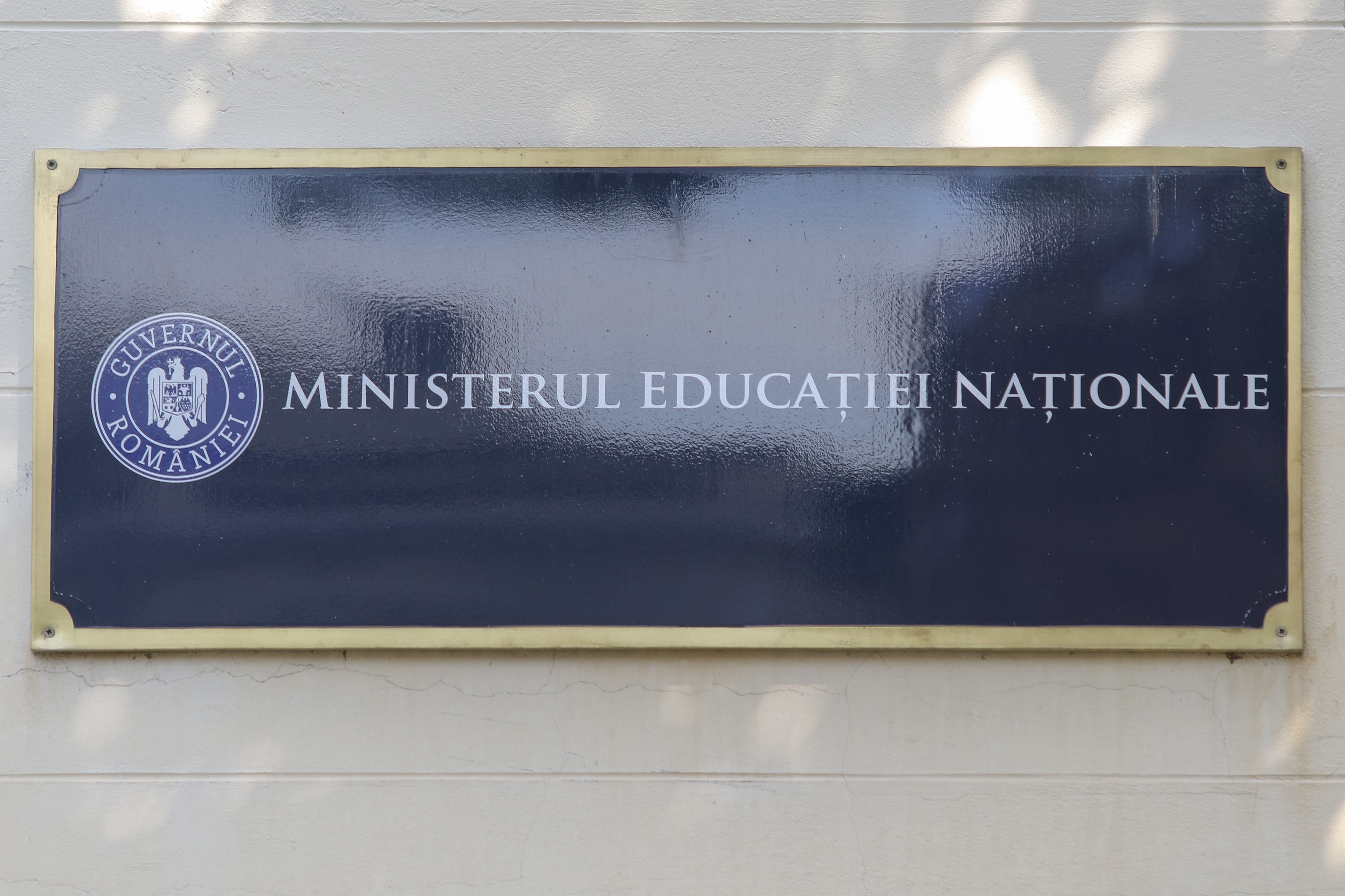 Ministerul Educaţiei propune modificarea planurilor-cadru pentru învăţământul liceal pentru clarificarea unor prevederi referitoare la studiul limbii moderne 2 şi actualizarea unor note specifice aplicabile anumitor filiere, profiluri şi specializări