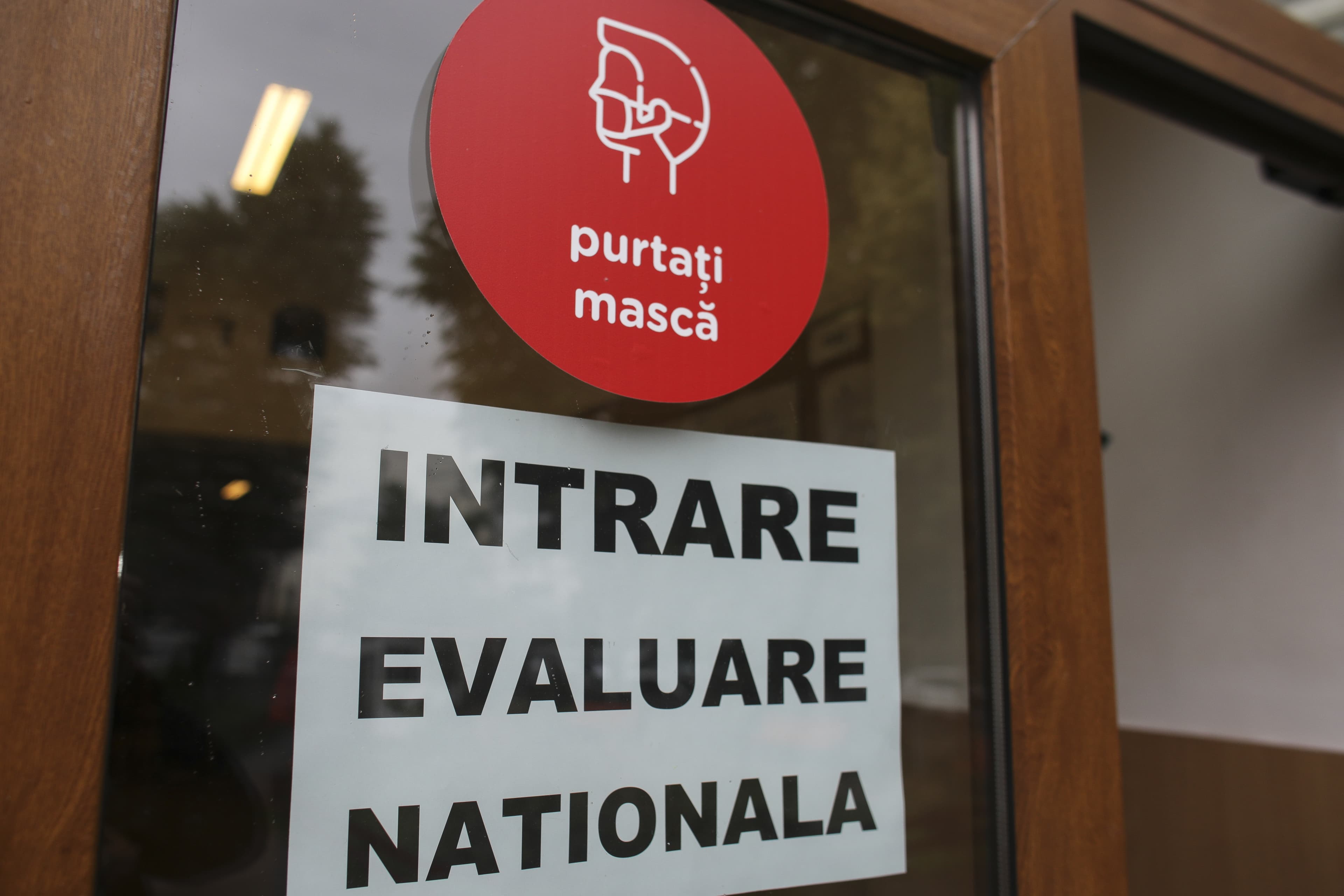 Evaluarea Naţională continuă cu proba de Matematică / La Română peste 4.500 dintre cei înscrişi au lipsit / Primele rezultate, în 1 iulie