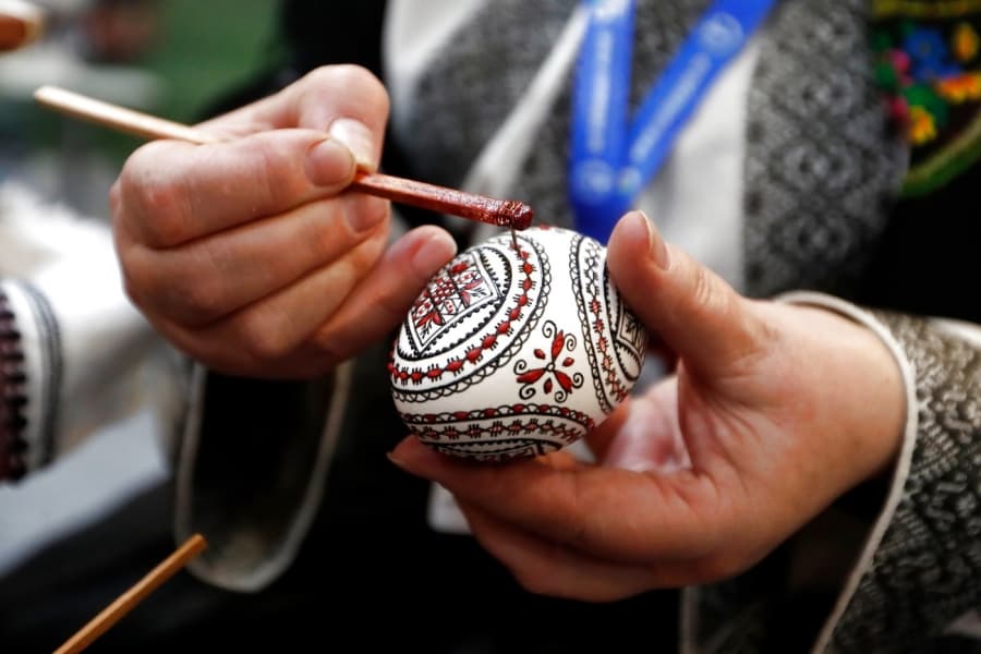 Credință sau spectacol? Cum s-a transformat Postul Mare într-o perioadă plină de evenimente