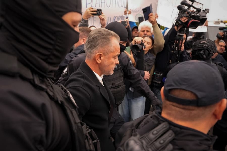 Doar șapte luni și Plahotniuc a fost condamnat la 19 ani de pușcărie. În România, șapte luni nu ajung nici să se stabilească primul termen