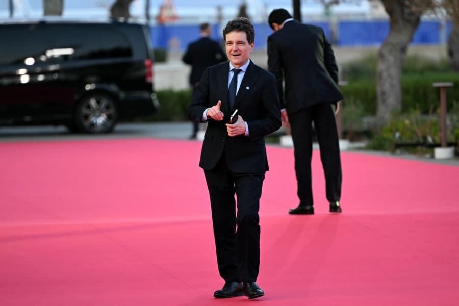 Cine ești dumneata, domnule Nicușor? Și alte întrebări retorice despre președinte