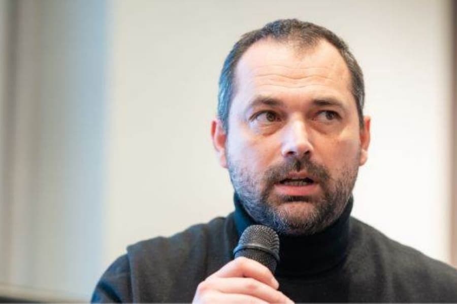 Cum se face agricultură în prima fermă digitalizată din România. Teofil Dascălu, fondator: „Un sol lucrat pentru unii reprezintă o imagine plăcută, dar pentru mine este un cimitir, pentru că ai omorât tot ce era în el”