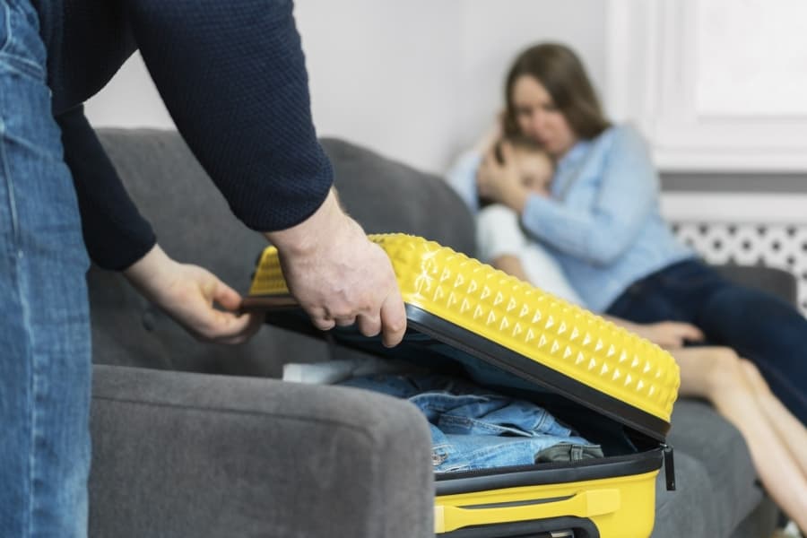 „Nu am divorţat din cauza ta.” Ce ar avea de făcut un copil care este prezentat drept o „datorie” de unul sau ambii părinţi
