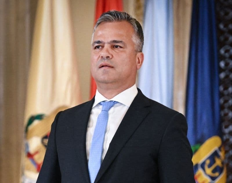 Cei care nu știu că nu știu: o paradigmă a puterii românești. Cazul domnului Veștea