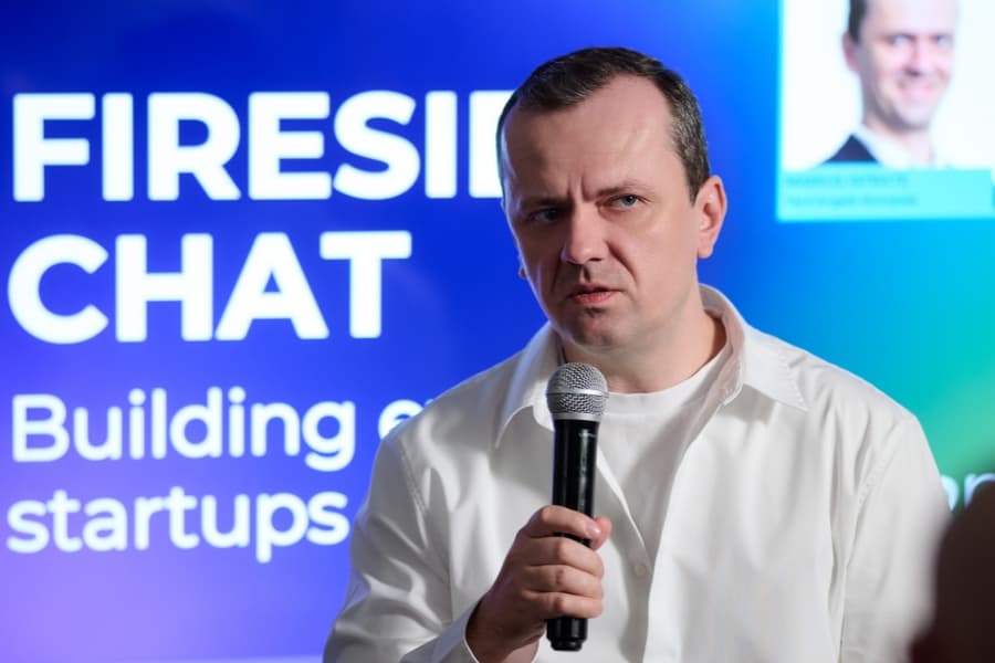 Fiica mea de patru ani m-a rugat să-i explic noul meu loc de muncă. Tocmai am devenit Partner într-un fond de Venture Capital internațional