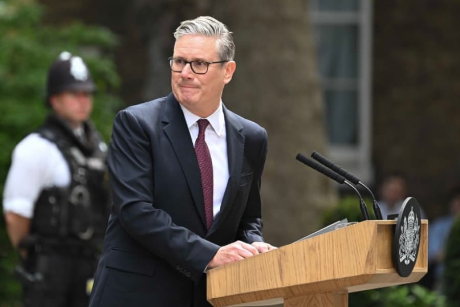 Keir Starmer, un Nicuşor Dan al Marii Britanii, a eşuat lamentabil după ce şi-a făcut praf şi pulbere victoria din 2024