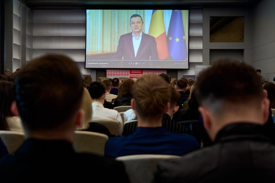 Sorin Grindeanu a ieșit de la consultări cu fața omului care se aruncă pe grenadă. Sună a „dacă trebuie cineva să ducă crucea, o ducem noi”