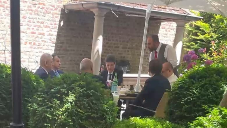 Detalii de culise de la întâlnirea lui Nicușor Dan cu generalul Pahonțu. „Ne-a invitat la terasa din curtea hotelului, pentru a discuta”