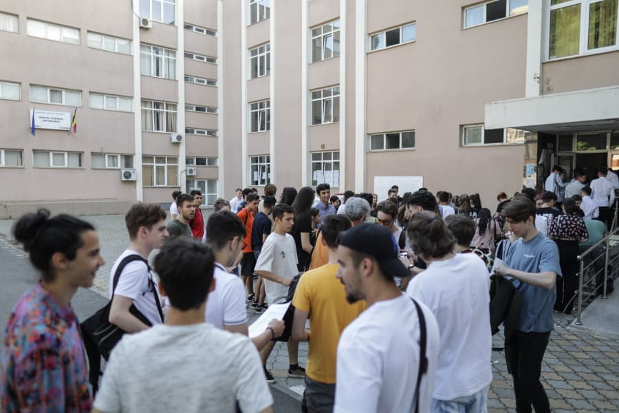 Bacalaureatul la română: Din start, poezia este cel mai greu subiect care ar fi putut pica