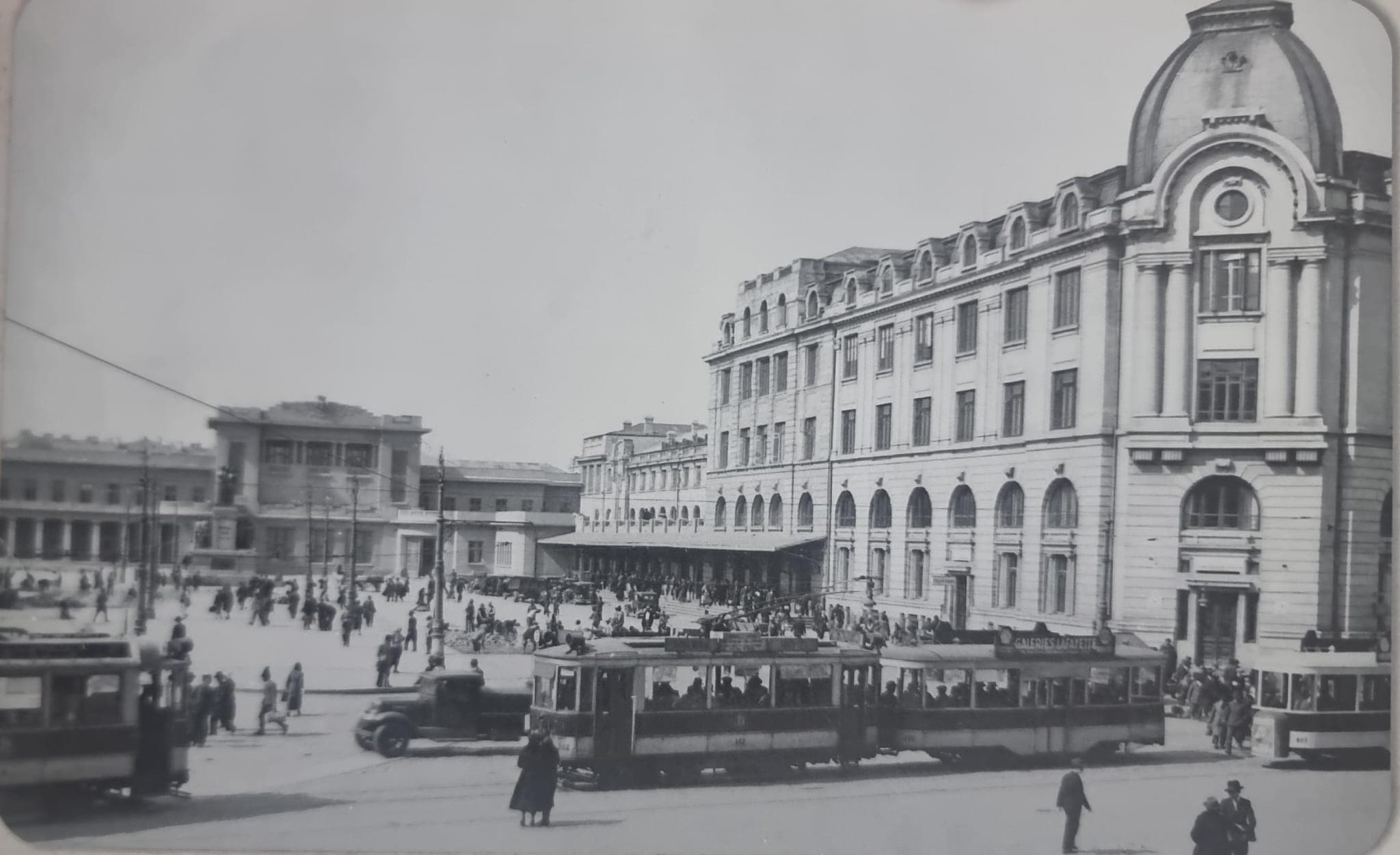 FOTO | „Protejați copiii și bătrânii la aglomerație!” Regulament de mers cu tramvaiul în Vechiul București, cu obligații precise pentru elevi