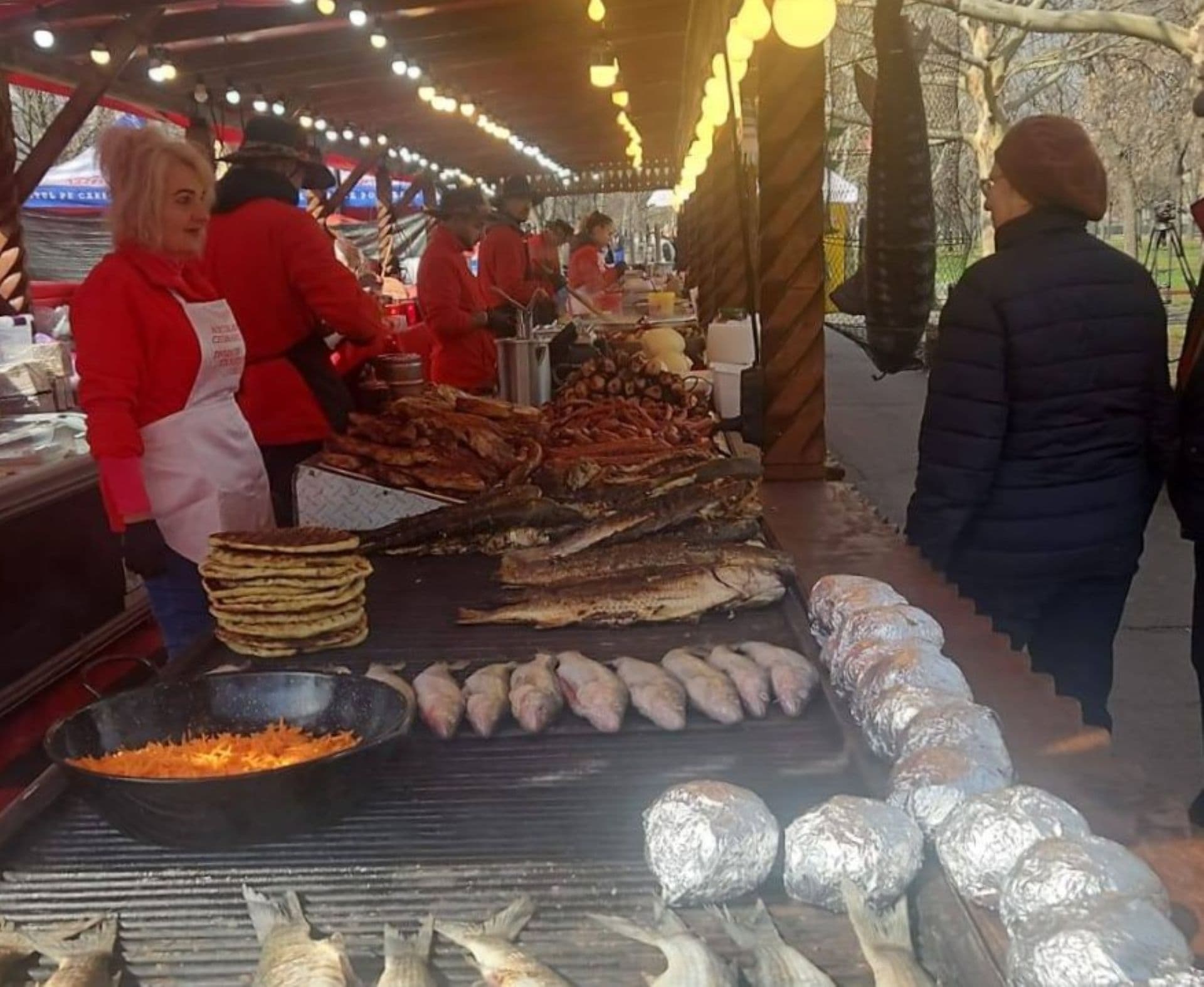 Unde poți încerca mici din pește în București? 🐟 La Festivalul Pescăresc de Buna Vestire, care are loc în rondul Alba Iulia, între 20-25 martie
