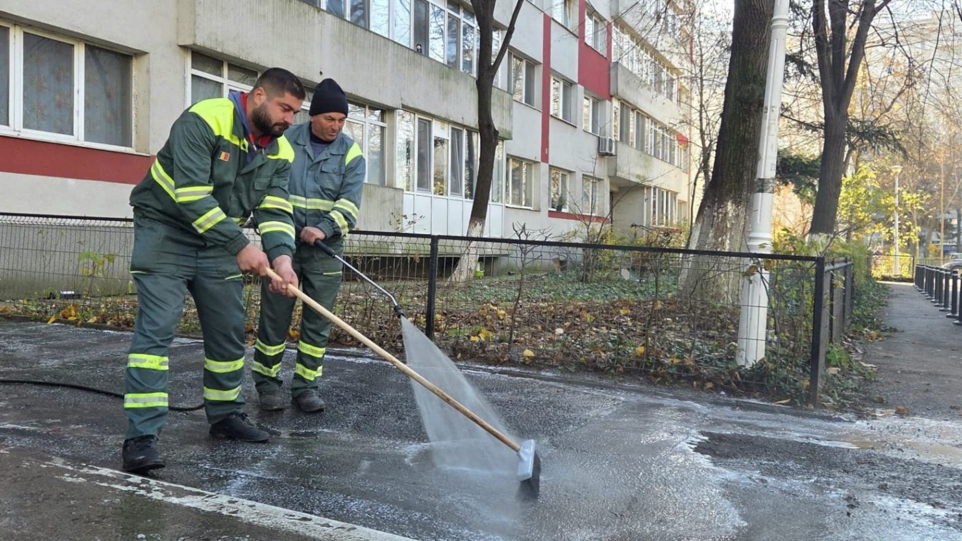 Se schimbă complet salubrizarea în Sectorul 1, după rezilierea contractului cu Romprest. Primăria vrea să se ocupe de spălarea și deszăpezirea străzilor. Cum se va ridica gunoiul