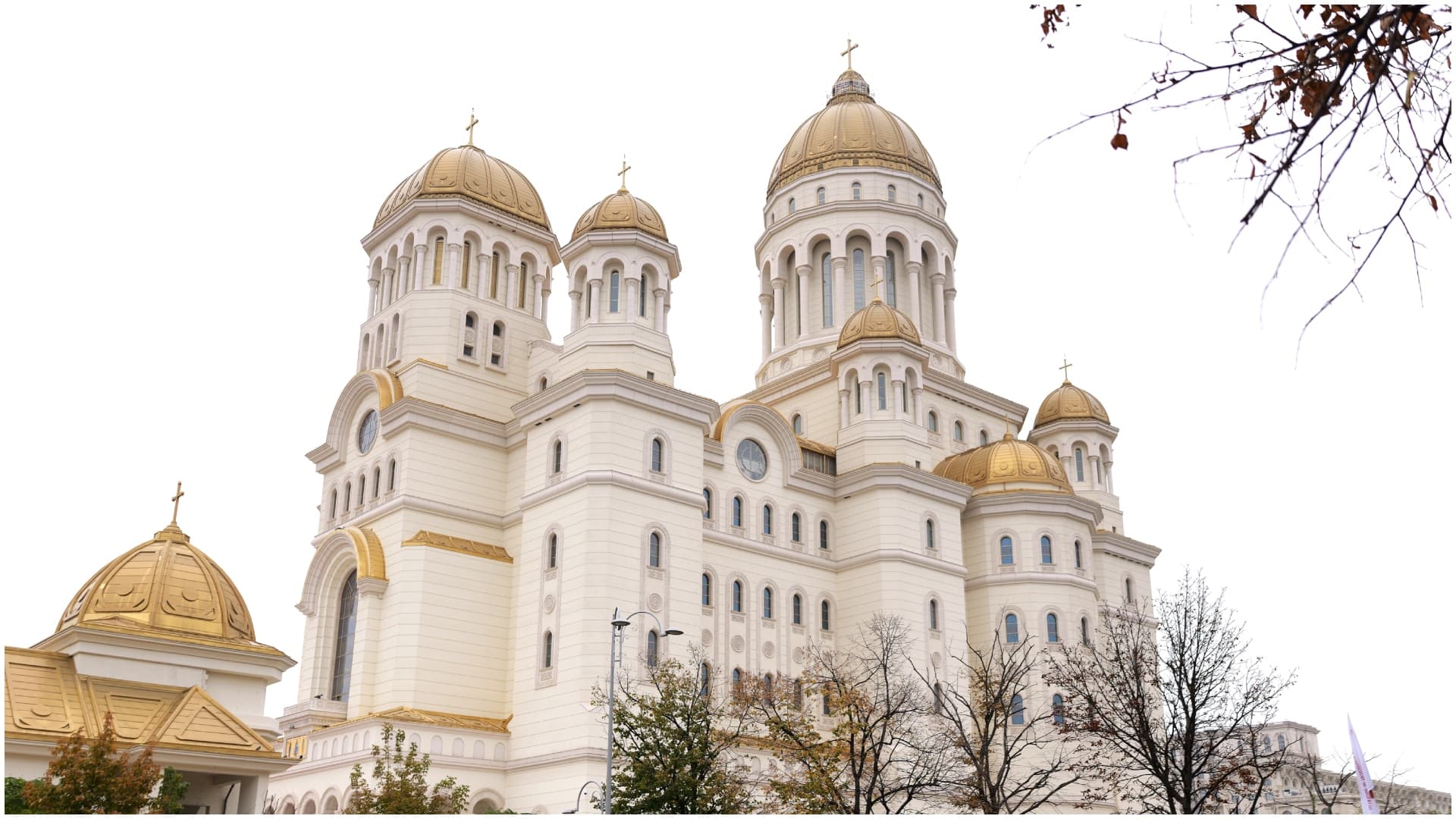 Catedrala Națională rămâne închisă de Paști, încă nu e gata pictura lăcașului. Slujbele vor avea loc la Patriarhie