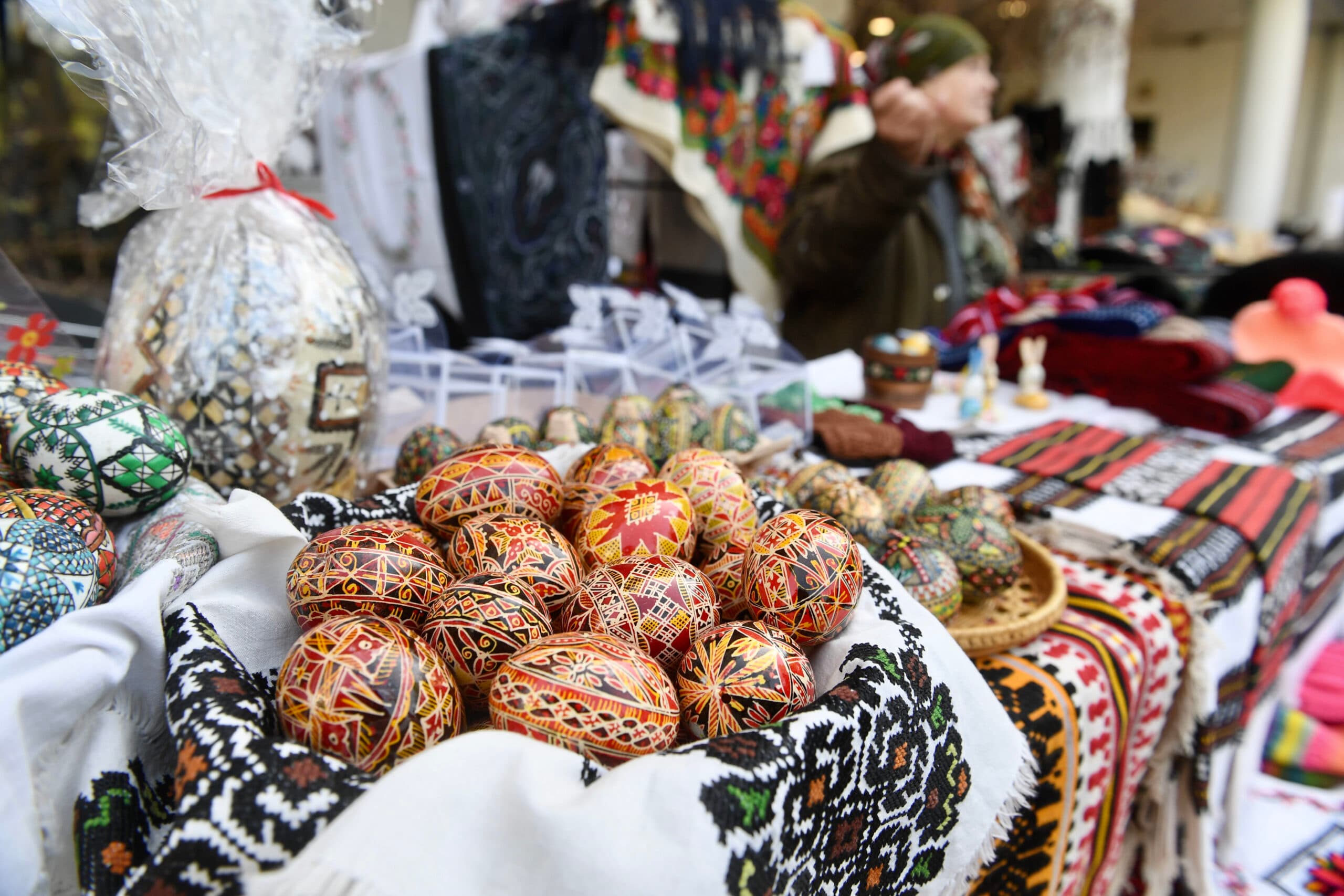 Avem târg de Florii la Muzeul Satului. Produse artizanale de la meșteri populari și ateliere de încondeiat ouă și de făcut plăcinte, în weekendul 3-5 aprilie