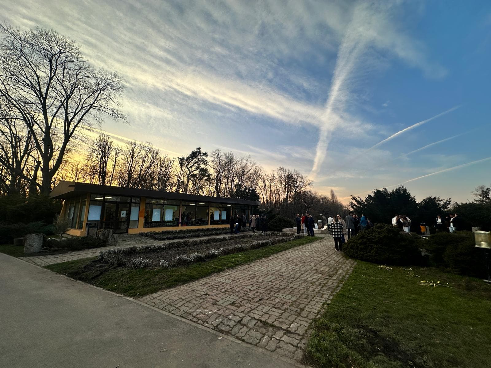 Pavilionul Expo Flora din Parcul Herăstrău se-ntoarce la viață. Din această primăvară, devine hub cultural și se redeschide bucureștenilor
