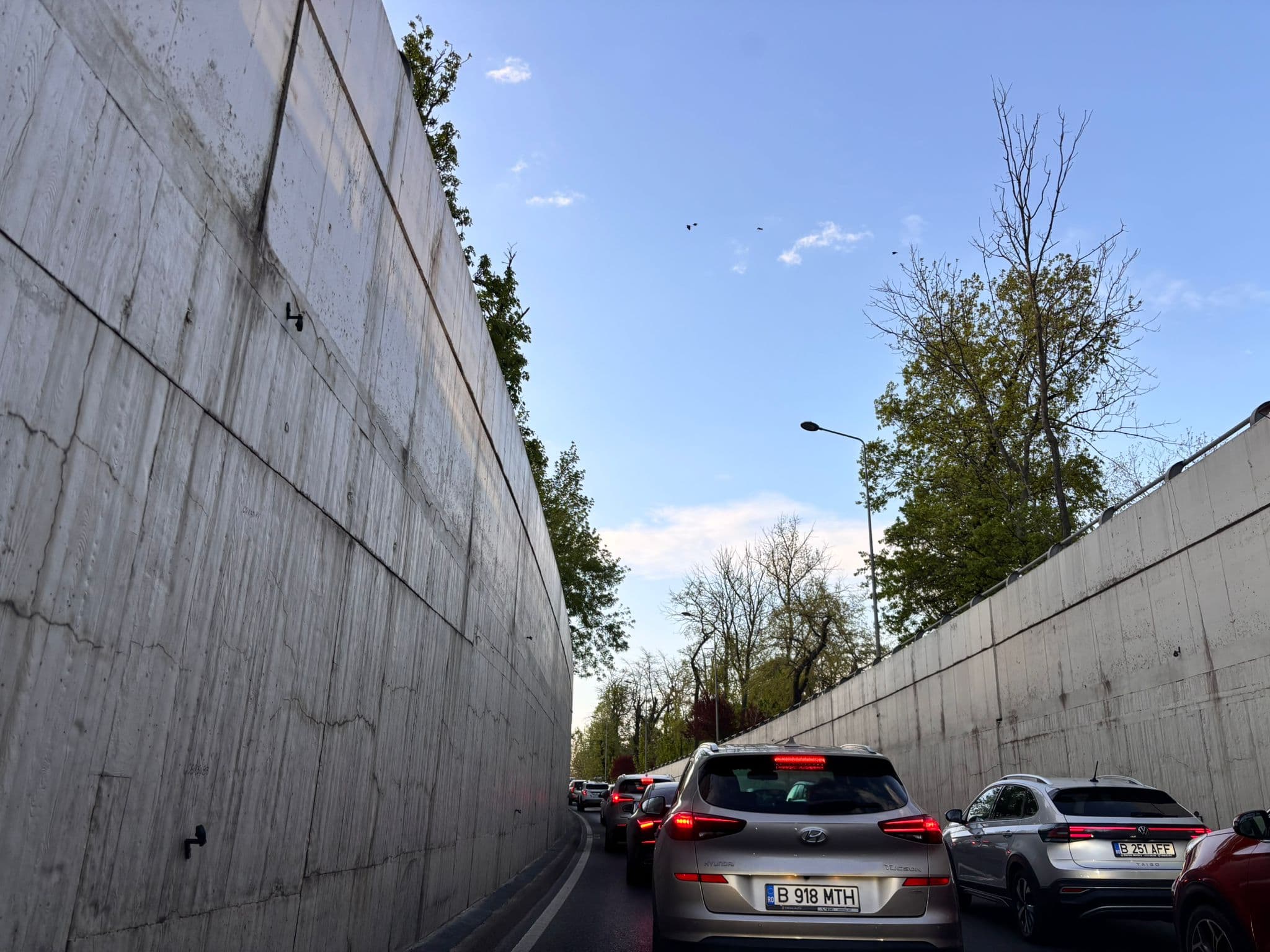 Restricții temporare de circulație în Pasajul Piața Presei. Tunelul se închide complet pentru montarea unor echipamente în zona viitoarei stații de metrou Piața Montreal