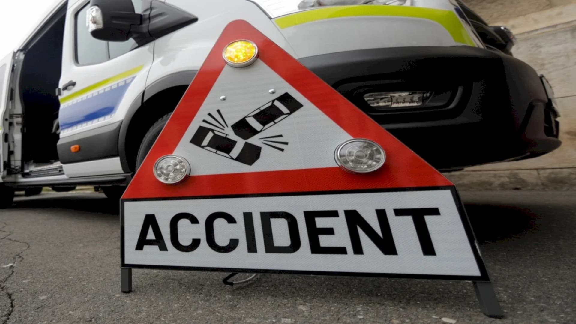 Accident cu trei mașini pe Bulevardul Iuliu Maniu. Traficul este îngreunat