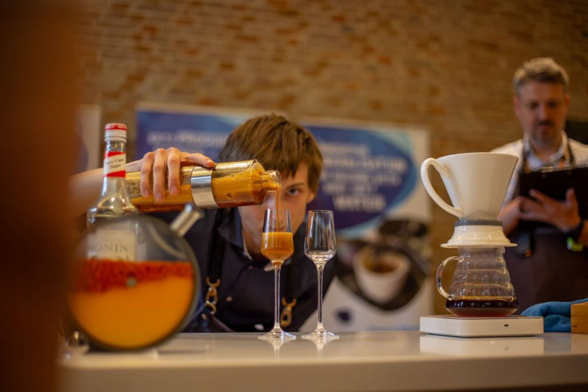 Începe Bucharest Coffee Festival. Opening Party, 500 de sortimente de cafea, competiții, workshop-uri, toate la Fratelli Studios, în perioada 24-26 aprilie