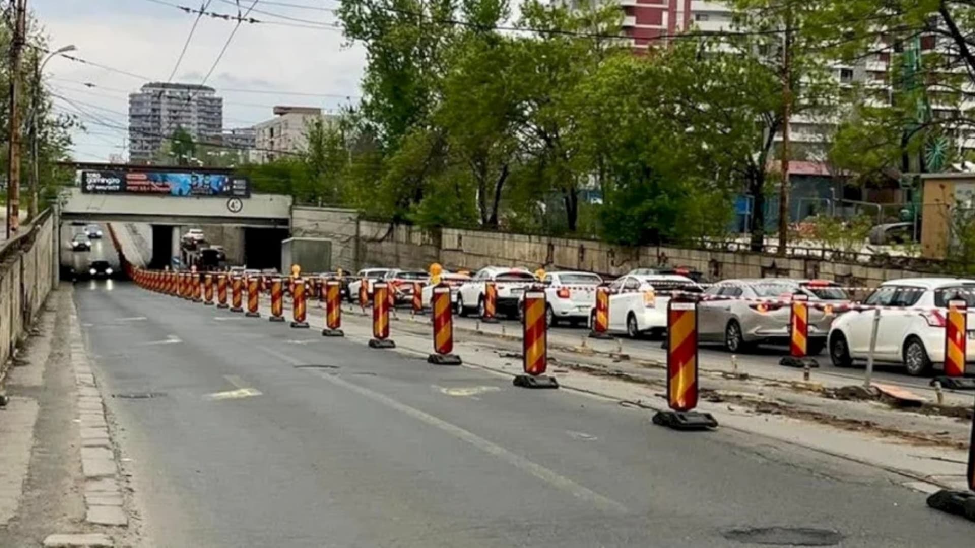 Cum s-a ajuns la copleșitorul haos de trafic de pe Bulevardul Ion Mihalache: două mari șantiere simultane. Peste lucrările de la M6 au venit cele de la linia de tramvai