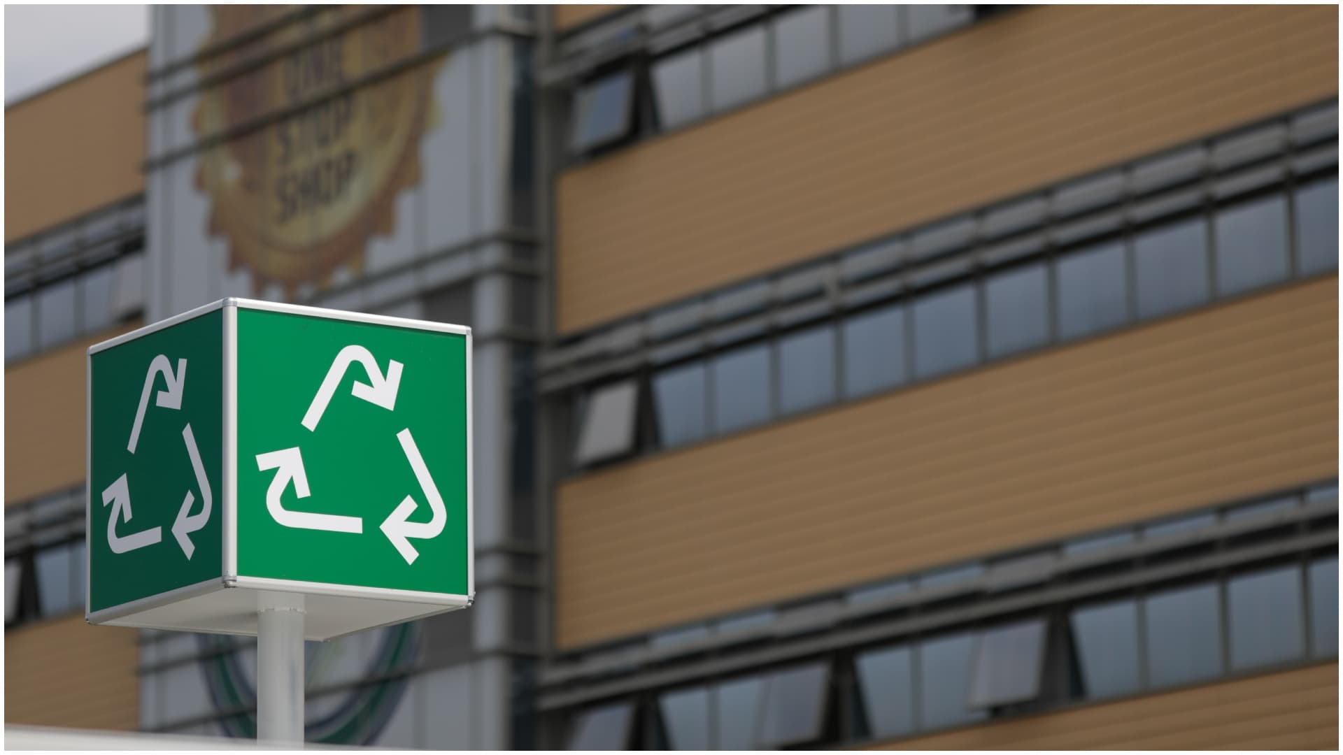 Locuitorii din Sectorul 2 pot scăpa de mobila veche gratuit. Unde și când pot preda bucureștenii deșeurile din construcții și obiectele voluminoase