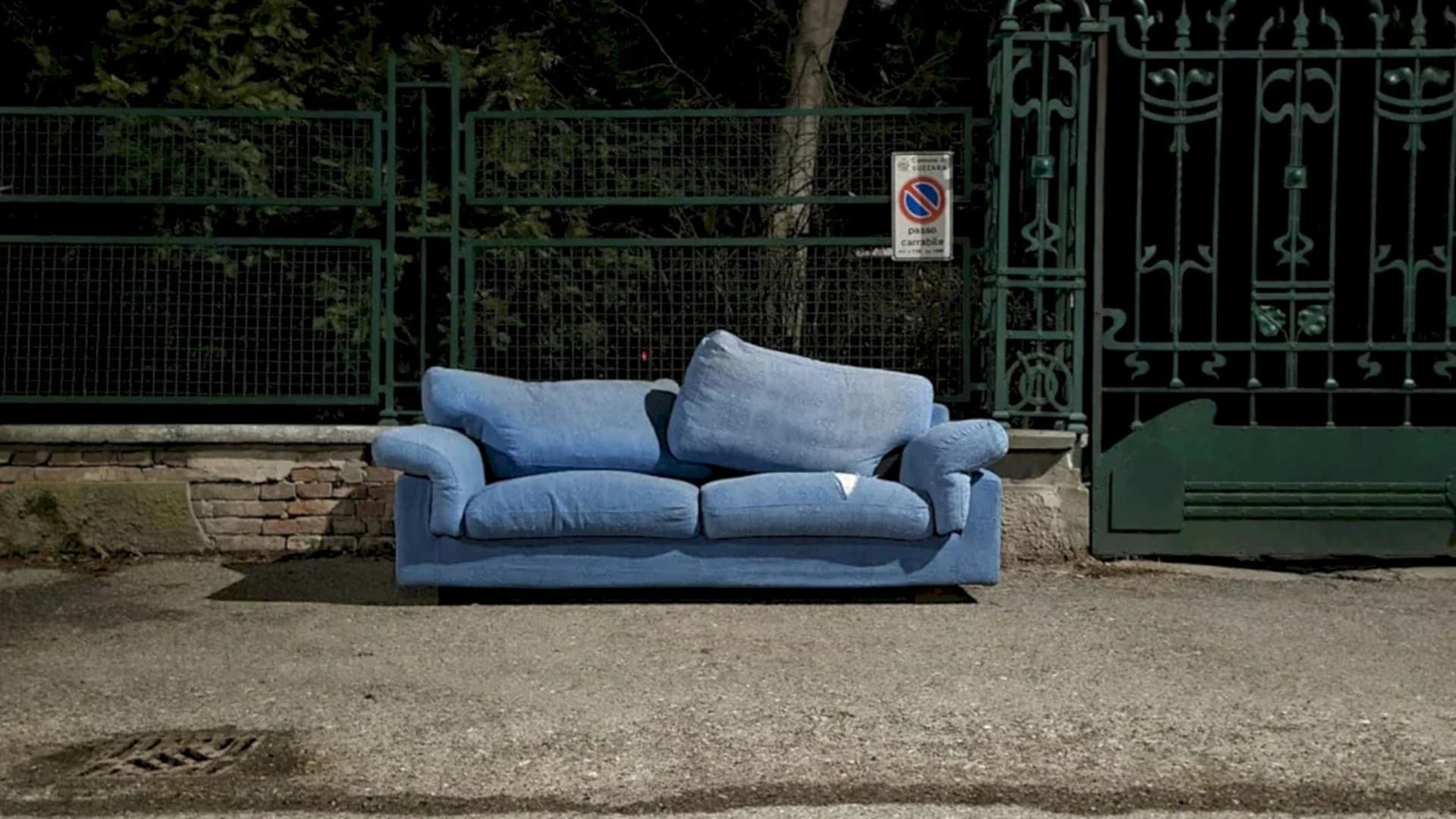 Se ridică vechiturile în Sectorul 5, în weekend. Cum se pot programa bucureștenii ca să scape, gratuit, de mobilă, saltele și covoare care nu mai sunt bune de nimic