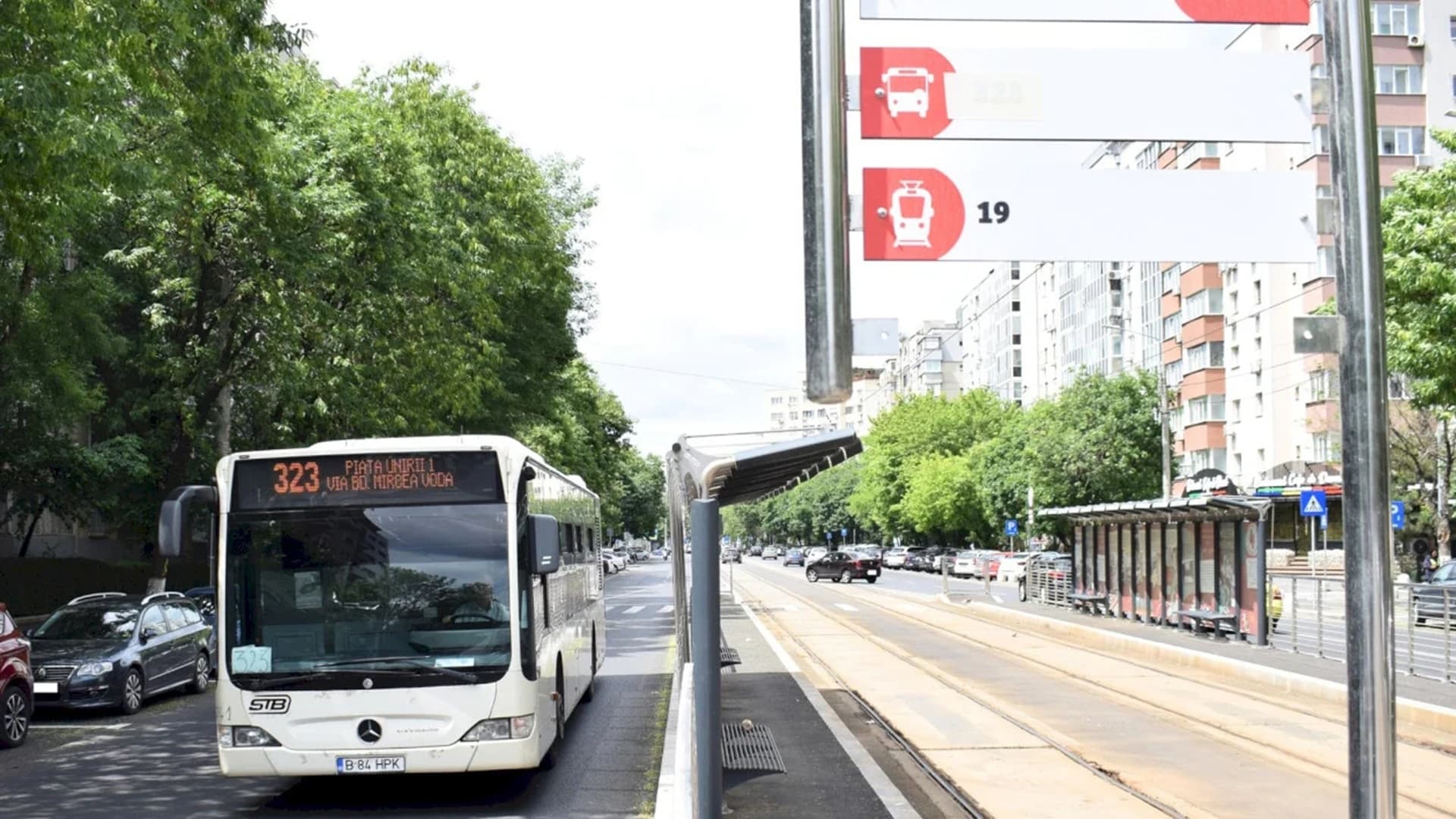 Schimbări pe traseul liniei 323. Autobuzele circulă pe carosabil și opresc în stațiile la bordură pe Bd. Gh. Șincai. STB: Sunt restricții de trafic