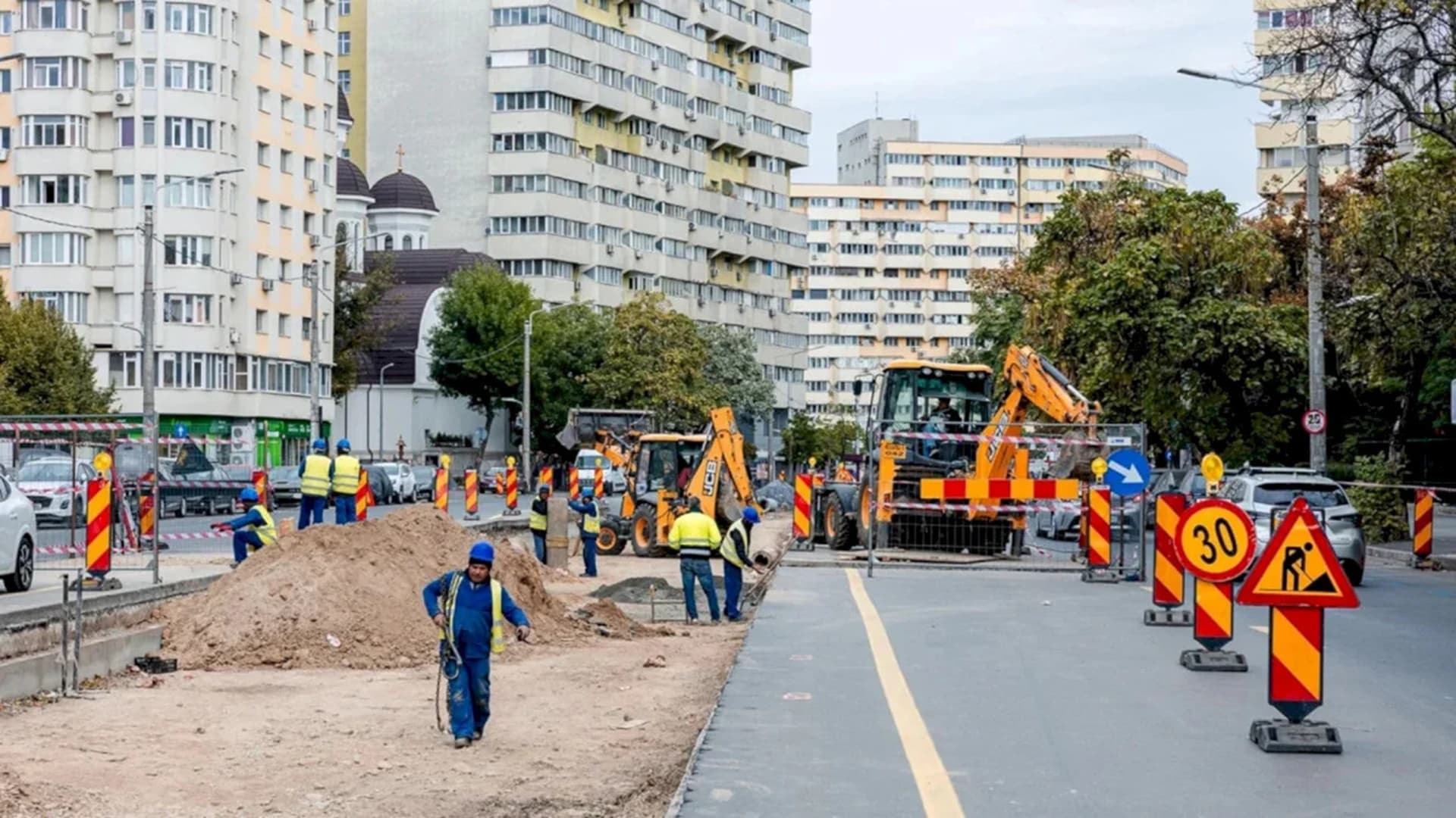 VIDEO | Ce mai lipsea din traficul de pe Bd. Ion Mihalache, afectat deja de restricțiile pentru M6? Un șantier la șinele de tramvai. Lucrările vor începe curând