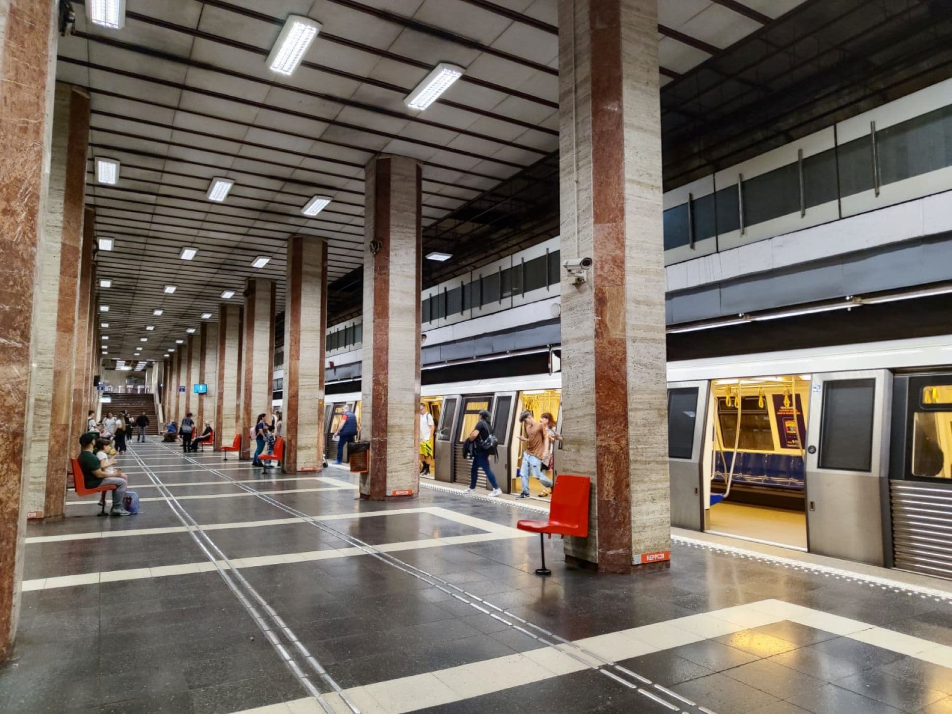 Urgență medicală la metrou, în Piața Unirii 1, spre Eroilor. Circulația trenurilor, dată peste cap. Anunțul Metrorex