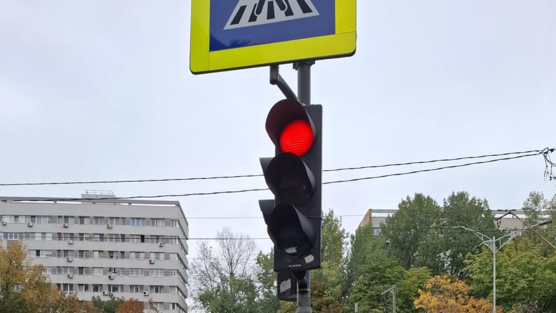Probleme în rețeaua electrică a Bucureștiului, în această dimineață. Semafoare nefuncționale în mari intersecții din oraș – lista străzilor și bulevardelor afectate
