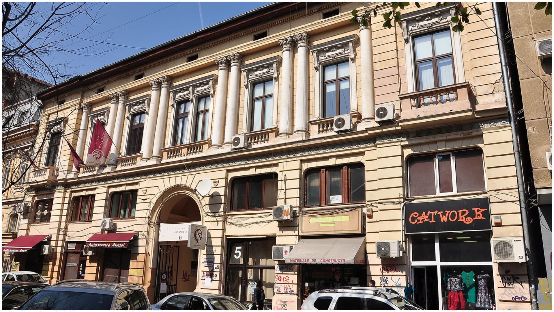FOTO | Secretele bunătății omenești, păstrate între aceste ziduri de pe Amzei. Povestea filantropului Bolnavu, care le-a făcut cămin studenților sărmani veniți la București