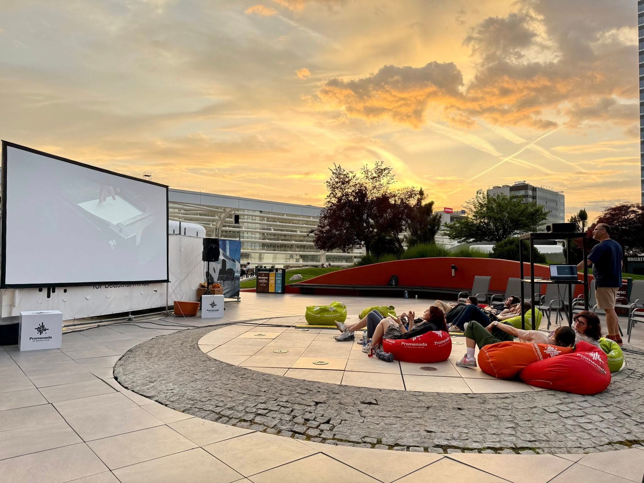 Se redeschide Cinema sub Clar de Lună sus la mall, pe Promenada 📽️ Ce filme din Caravana TIFF putem vedea gratis în acest sfârșit de săptămână