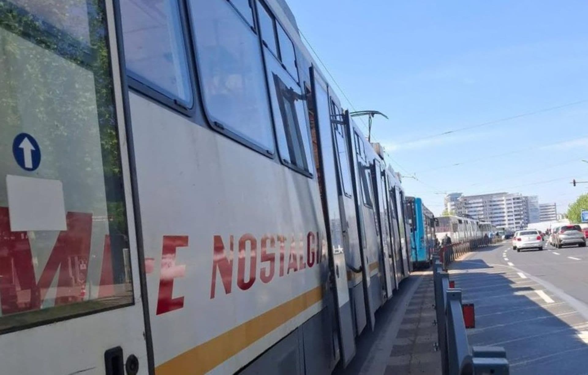 Un tramvai stricat în drum a provocat haos în trafic, pe oricum chinuita Șosea Mihai Bravu. 4 linii STB, blocate mai bine de oră și sute de șoferi încremeniți în loc
