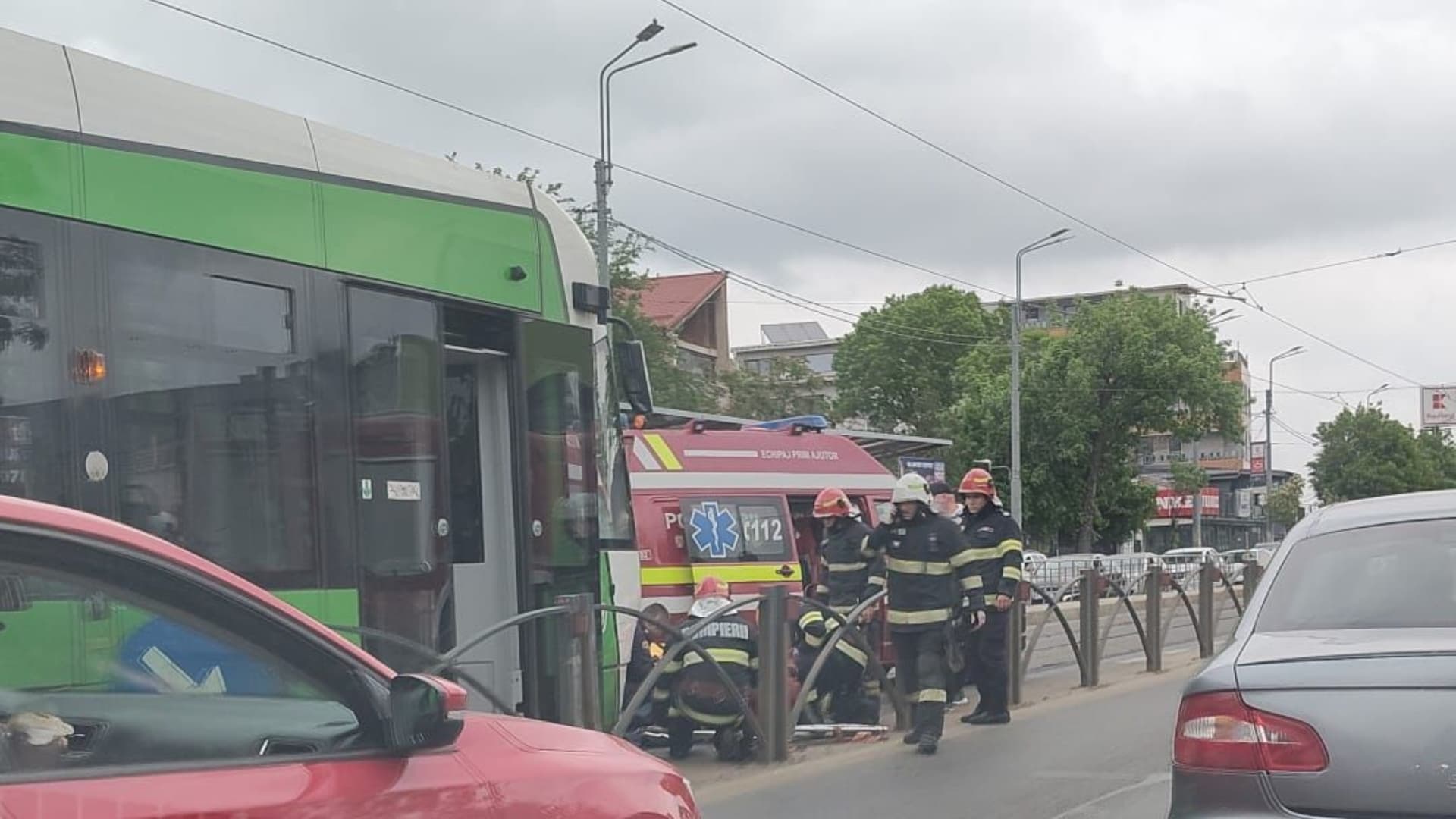 FOTO | Accident grav pe Șoseaua Colentina, unde linia 21 este blocată. Martor: O persoană ar fi fost lovită de tramvai