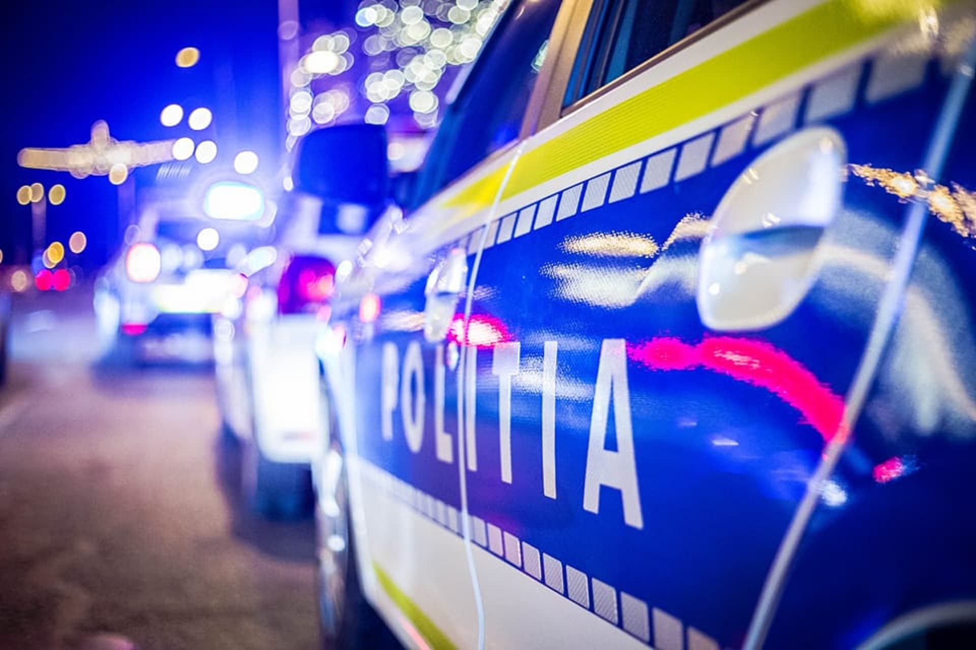 Bărbat de 91 de ani, reținut după ce a atins două adolescente în zonele intime. Faptele au avut loc într-un autobuz și într-o stație STB