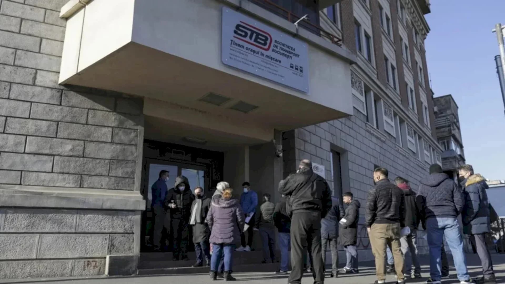 Ancheta de la STB a pornit de la suspiciunile interne, anunță compania de transport din București. Peste 20 de angajați, cercetați pentru furt de bunuri și motorină din Autobaza Nordului