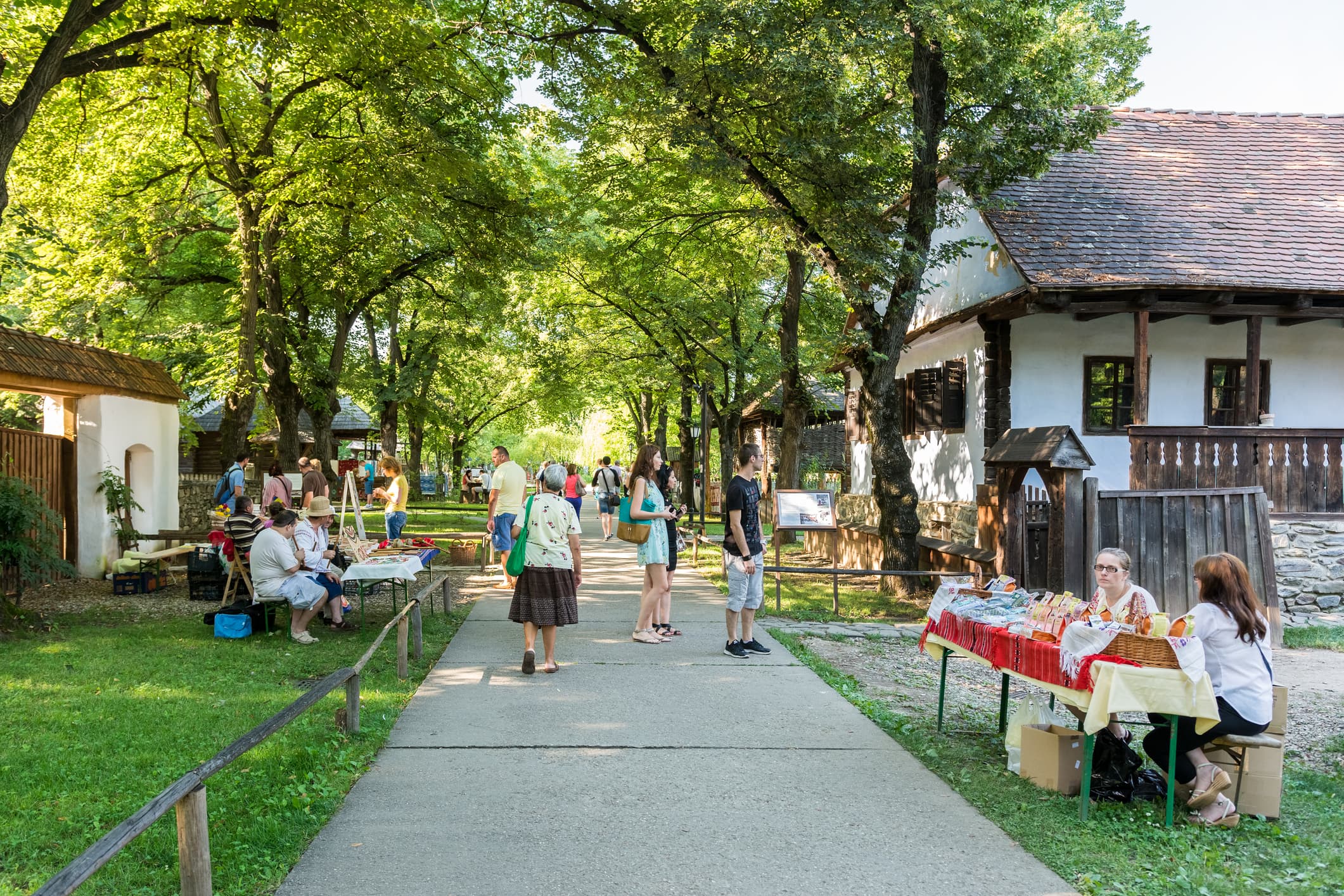 Muzeul Satului împlinește 90 de ani și ne invită la ziua lui. Muzică, dans, expoziții, proiecții de film și voie bună, în perioada 10-17 mai