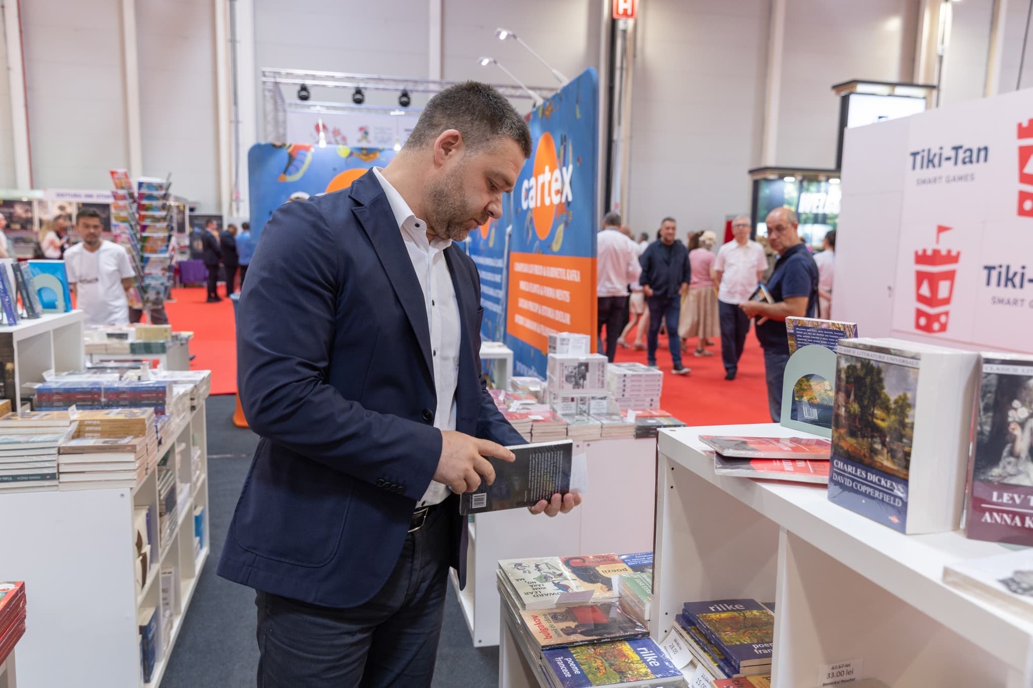 FOTO | Ciprian Ciucu, la Bookfest 2026: ”Cititul mă definește ca persoană”. Definiția a venit la 25 de ani cu ”Istoria Științei”
