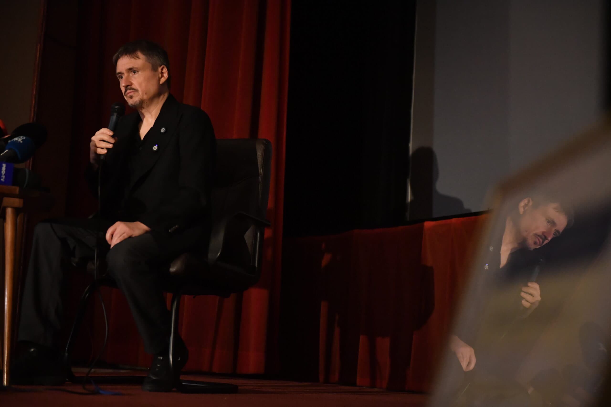 Cristian Mungiu cere ca premierele să aibă loc la Sala Palatului din București. „Multe orașe nu mai au săli de cinema”