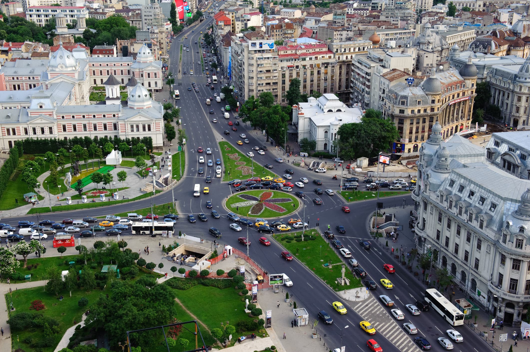 În deja clasica înfruntare București vs Cluj, câștigăm o bătălie a banilor. INS ne spune că noi câștigăm cele mai mari salarii din țară, sperăm să nu vă enervăm