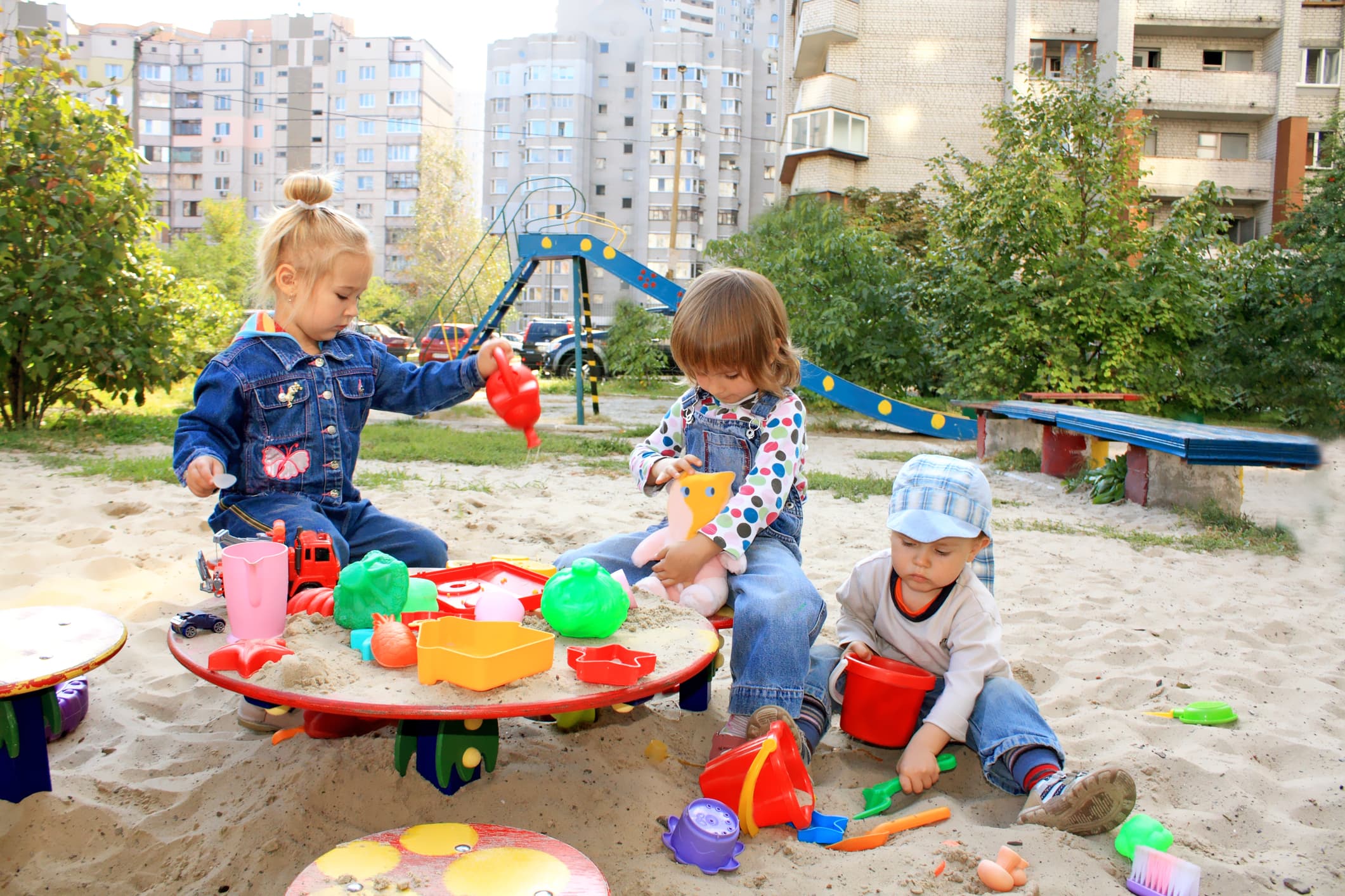 Două parcuri pline de copii din Sectorul 1 n-au nici măcar o toaletă, iar zona a ajuns WC public. Bucureștean: ”Am rămas daci liberi”