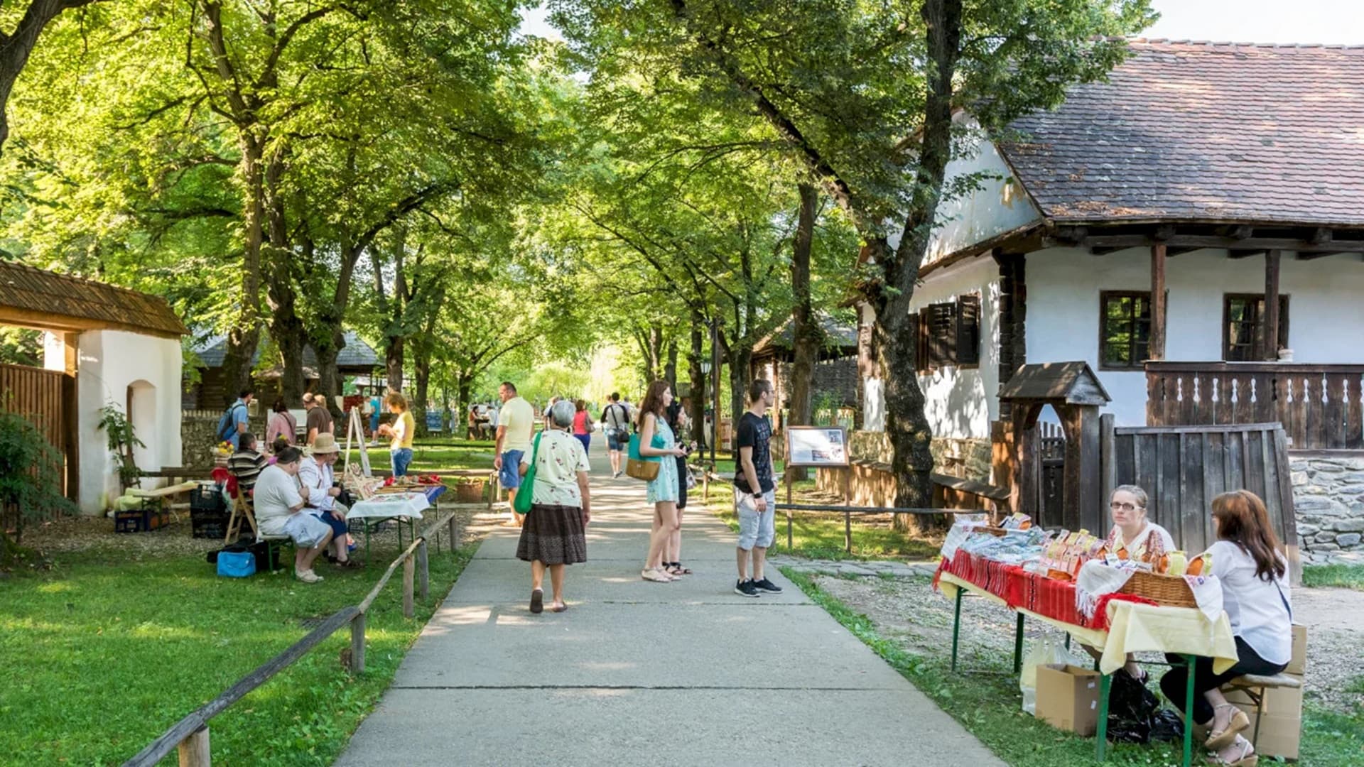 Târg de Sânziene la Muzeul Satului, pe 24 iunie. Vor fi spectacole cu muzică și dans. Atelierele artistice sunt gratuite, dar locurile sunt limitate